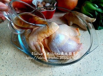 step1: 雞洗淨加少許鹽 , 酒拌勻靜待30分鐘