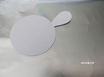 step2: 用厚紙板畫出平底鍋形狀