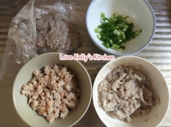 step2: 將所有材料順時針攪勻直至起膠；