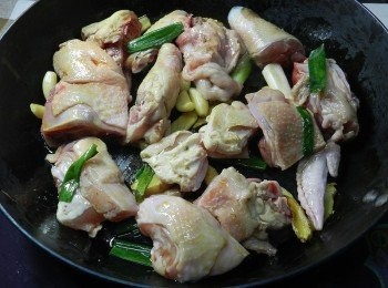 step3: 下雞肉塊快炒