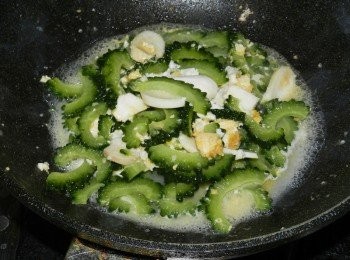 step4: 最後下苦瓜，調味起鍋