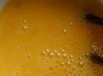 step2: 打雞蛋可以放點鹽，打散