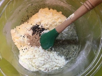 step5: 再加入奶粉同芝麻。