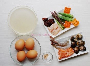 step1: <span class="group_1">食材</span>準備。 鮮蝦去殼留尾,除去腸泥。