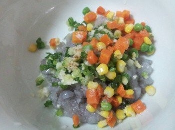 step4: 再倒入已汆燙好的冷凍蔬菜