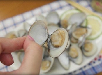 step3: 蛤蠣肉真是新鮮好吃^^" 下次蛤蠣要買多一點&gt;///