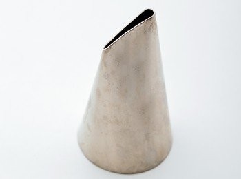 step1: 請先準備
玫瑰擠花嘴 1個
當然利用不同的擠花嘴將會有不同的感覺，此部分隨個人喜好而定