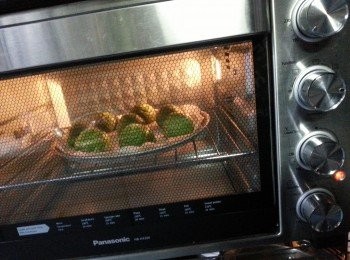 step12: 包好餡後放回雪櫃雪15分鐘才焗,此刻可以先預熱焗爐,用230c預熱15分鐘,將酥餅入爐後轉180-190c焗25-30分鐘即可(因每個爐溫不同,需目測)