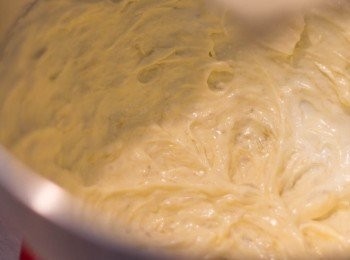 step4: 轉 高速 打約 7 - 8 分鐘 至混合物變成淡黃色及糖粒融化