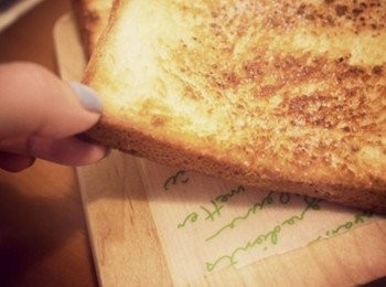 step7: 吃起來好酥脆的奶油肉桂吐司~喜愛肉桂香的朋友不要錯過這麼簡單的吐司料理喔:)