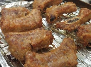 step4: 焗製時間40分鐘, 當焗到15分鐘時將豬肋骨反轉再焗, 之後15分鐘再次打開焗爐, 再决定需唔需焗埋餘下10分鐘。