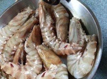 step4: 灑上蒜鹽略醃