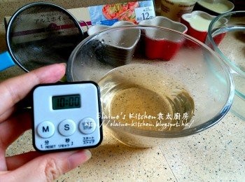 step5: 冰糖水倒入碗內 , 靜待10分鐘待涼