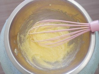 step2: 加入雞蛋液拌勻。