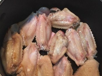 step4: 加入雞亦略煎2邊變金黃色