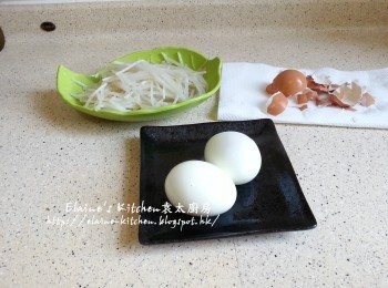 step3: 再放入雞蛋煮15分鐘 , 盛起去殼備用