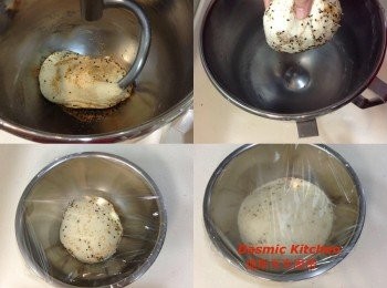 step4: 轉低速，放入熟胚芽和黑芝麻攪拌約1-2分鐘 (最後可以用手將殘餘<span class="group_1">食材</span>一起混合均勻)