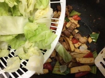 step21: 椰菜回鑊炒勻