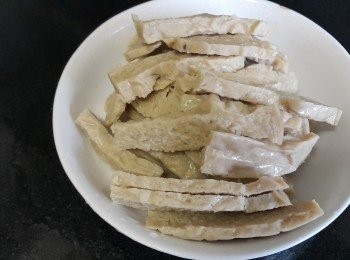 step1: 烤麩切條備用