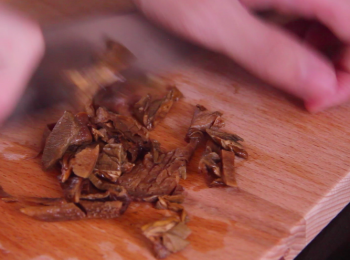 step3: 切好牛肝菌，牛肝菌水留起備用