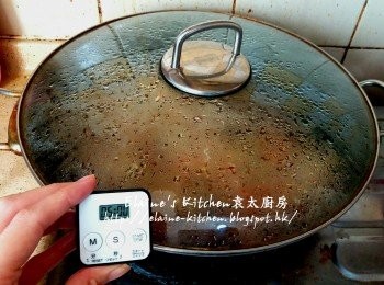 step9: 蓋上蓋用中火煮5分鐘至汁料收乾