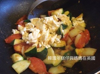 step7: 最後放入炒熟的蛋炒多一會兒即成。