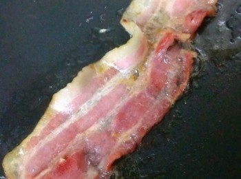 step2: 培根先煎過切小塊!