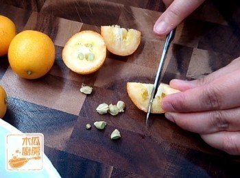 step2: 柑桔去椗，去核，切成小塊