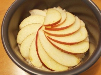 step5: 接著擺上蘋果片。