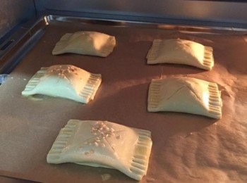 step3: 攝氏200度烤15分鐘表面呈金黃色就完成囉！