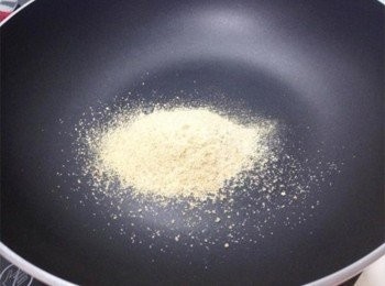 step1: 蝦子先洗乾淨!! 鍋內先放入2/3胡椒粉~~