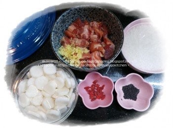 step1: 腩排洗淨，切件，印乾水份，加入醃料及薑米醃約30分鐘。