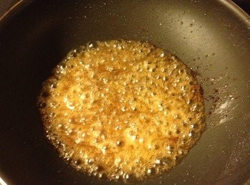 step3: 同鑊加入柚子蜜, 蠔油, 生粉和水攪勻, 煮滾後熄火, 倒在<a href="https://bit.ly/2ZxapeY" target="_blank" data-keyword="雞扒" class="guide-link"><strong>雞扒</strong></a> <span style="display:inline-block;vertical-align:middle;margin-top:-3px;color:initial;border-radius:3px;padding:2px 3px;font-size:12px;line-height:14px;background:#87d300;color:#fff;">即買</span> 上完成!!