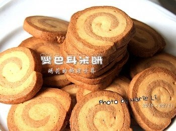 step6: 要開始來作餅乾囉！！！

先來介紹《雙色耳朵餅》
這名字是弟弟取的
因為他覺得這餅乾的形狀酷像耳朵
媽媽也是這麼覺得耶！

可是哥哥卻爭辯比較像是蝸牛
傻孩子，其實不管像什麼
好吃才是最重要的啊！！！