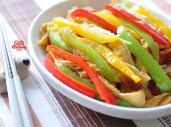 step7: 10分鐘簡單的料理，兼具色香味及健康，蔬菜的營養不流失喔~