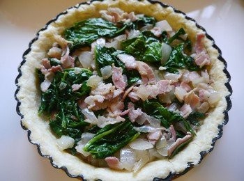 step8: ☞取出後，舖上<span class="group_2">內餡</span>。