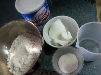 step2: 先將(A部份)水油皮所有材料拌勻(雪過夜更易操作)(此份量可做16個酥餅)