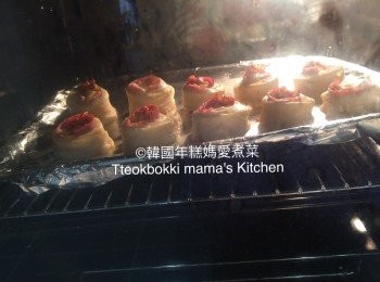 step11: 放入已預熱的焗爐焗大約10-15分鐘，焗到金黃香脆就可以啦～
