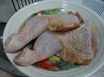 step1: 雞脾切去多餘的油份， 洗淨抹乾,  下小半包四季鹽焗雞粉， 用手塗勻， 至少3小時至入味
