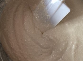 step3: 豆腐用廚房紙索乾水分，弄碎後加入芝士糊，盡量攪至無粒滑身