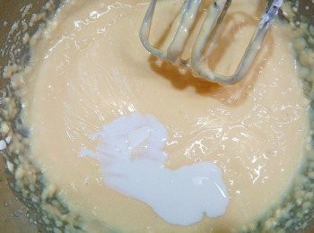 step5: 最後再將鮮奶油也加入拌勻