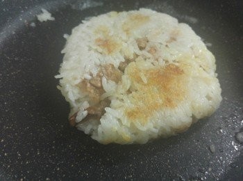 step3: 再乾煎兩面一次和輕壓兩面。