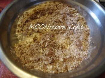 step1: 先將低筋粉加入可可粉拌勻。