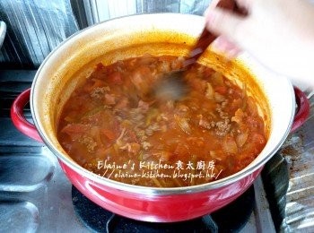 step6: 用中火煮滾後轉慢火蓋上蓋煮1小時 (期間要不時攪拌以免黏煲)