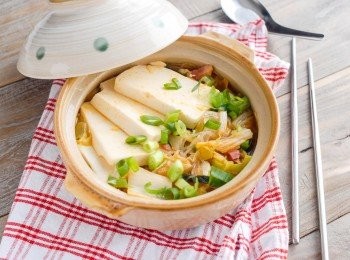 step3: 最後加入嫰豆腐，下麻油和生抽調味即成！