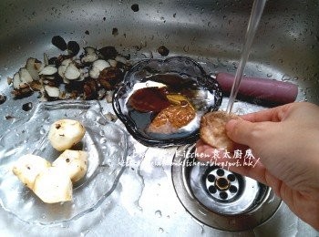 step1: 果皮刮去囊 , 馬蹄去皮