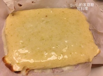 step5: 待<span class="group_1">蛋糕</span>變涼，將檸檬<span class="group_2">糖霜</span>塗做<span class="group_1">蛋糕</span>表面就完成了