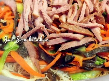 step4: 開蓋將所有材料回鍋，用筷子及鑊剷輕手撈勻。