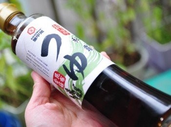 step6: 【龜甲萬-料亭和露(昆布香菇)】 高級北海道真昆布與香菇調味，呈現細緻的和風鮮美滋味，擁有日本料理中最頂級的旨味。入口溫順醇厚，口感清爽鮮甜。