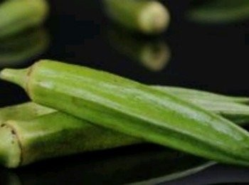 step1: 秋葵清洗幹淨，去掉蒂